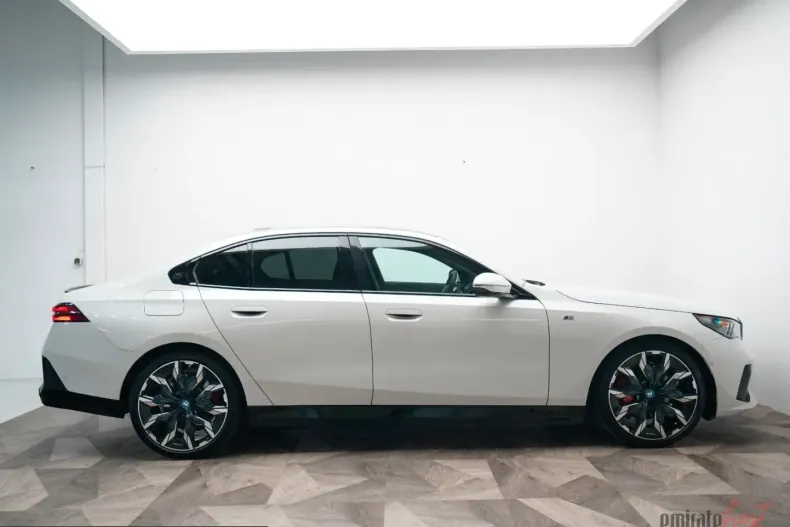 BMW 550 (Seria 5) din 2024 cu 82.000 km - oferta BMW204845 - foto 6