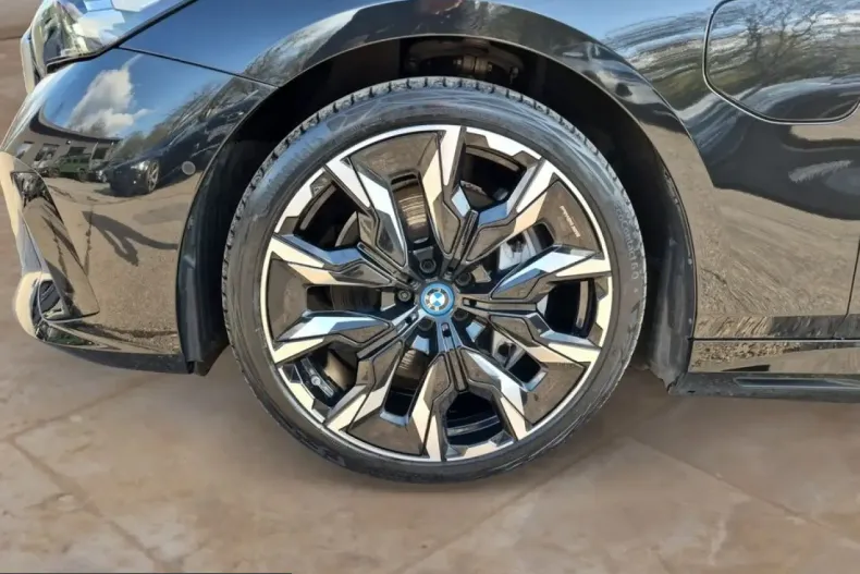 BMW 550 (Seria 5) din 2024 cu 46.005 km - oferta BMW204846 - foto 2