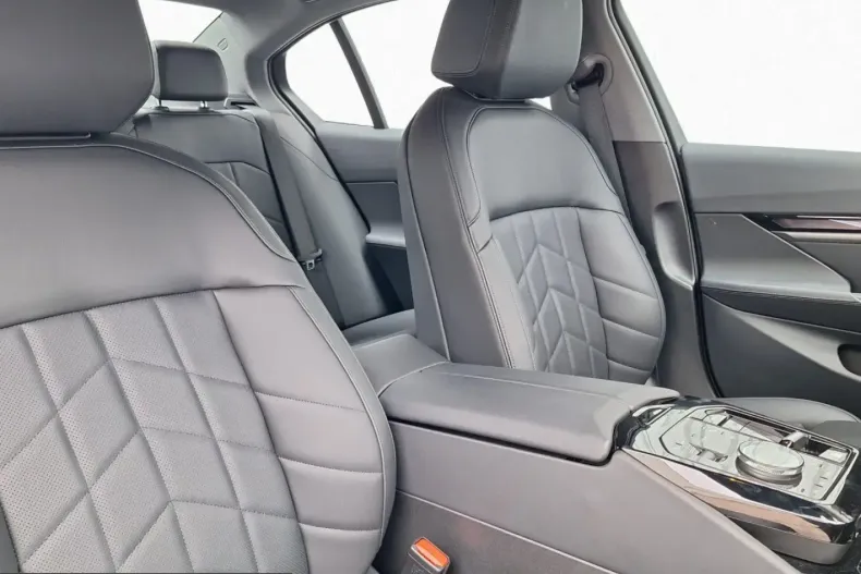 BMW 550 (Seria 5) din 2024 cu 10.141 km - oferta BMW204851 - foto 4