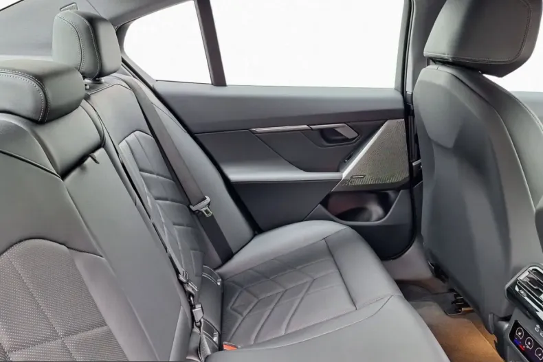 BMW 550 (Seria 5) din 2024 cu 10.141 km - oferta BMW204851 - foto 7