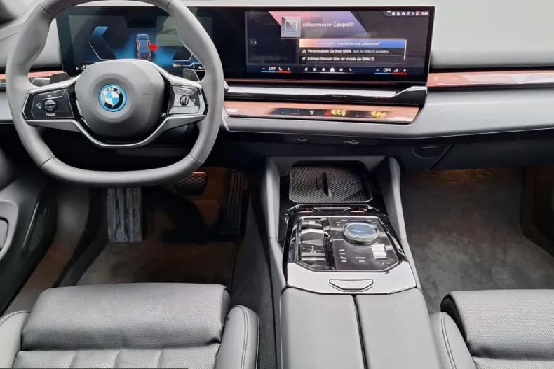 BMW 550 (Seria 5) din 2024 cu 10.141 km - oferta BMW204851 - foto 8