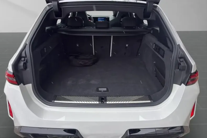 BMW M5 (Seria 5) din 2025 cu 14.980 km - oferta BMW204859 - foto 5