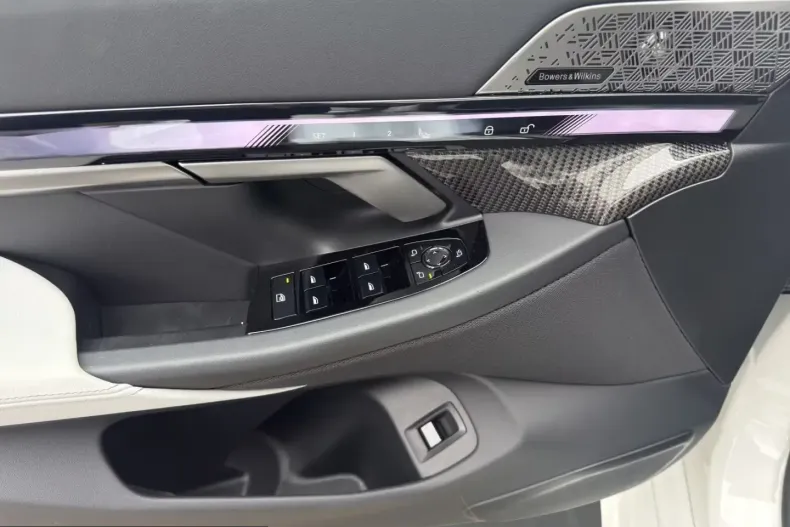 BMW M5 (Seria 5) din 2025 cu 14.980 km - oferta BMW204859 - foto 12