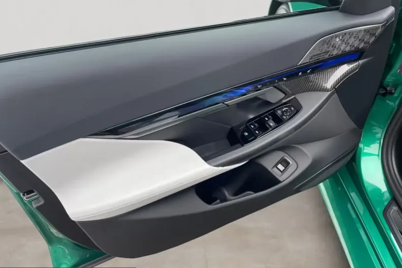 BMW M5 (Seria 5) din 2025 cu 7.005 km - oferta BMW204862 - foto 14