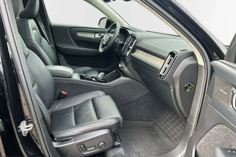 Volvo XC40 din 2023 cu 22.500 km - oferta VOL204902 - foto 3