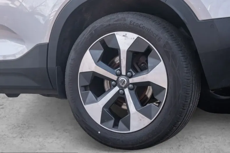 Volvo XC40 din 2023 cu 45.300 km - oferta VOL204906 - foto 3