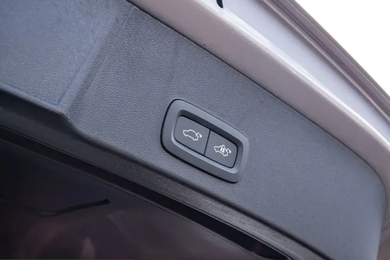 Volvo XC40 din 2023 cu 45.300 km - oferta VOL204906 - foto 6