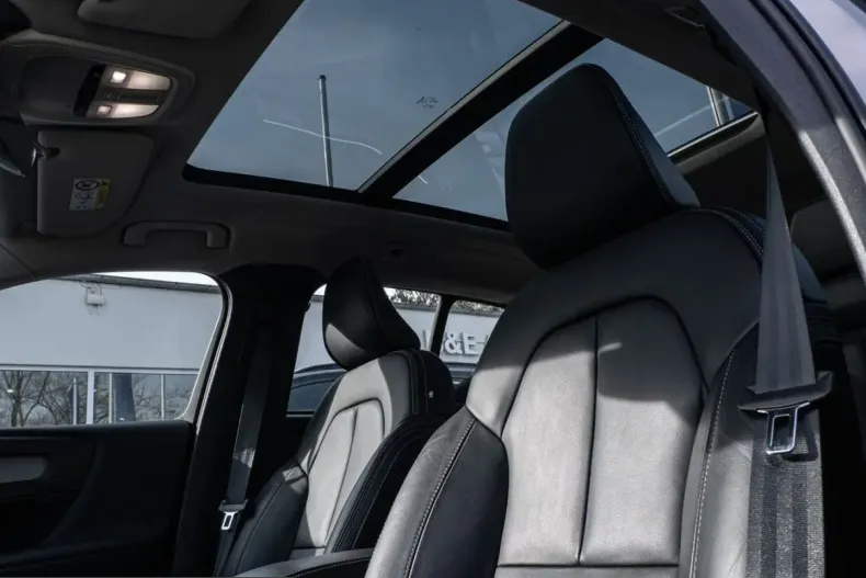 Volvo XC40 din 2023 cu 45.300 km - oferta VOL204906 - foto 10