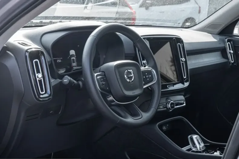 Volvo XC40 din 2023 cu 45.300 km - oferta VOL204906 - foto 16