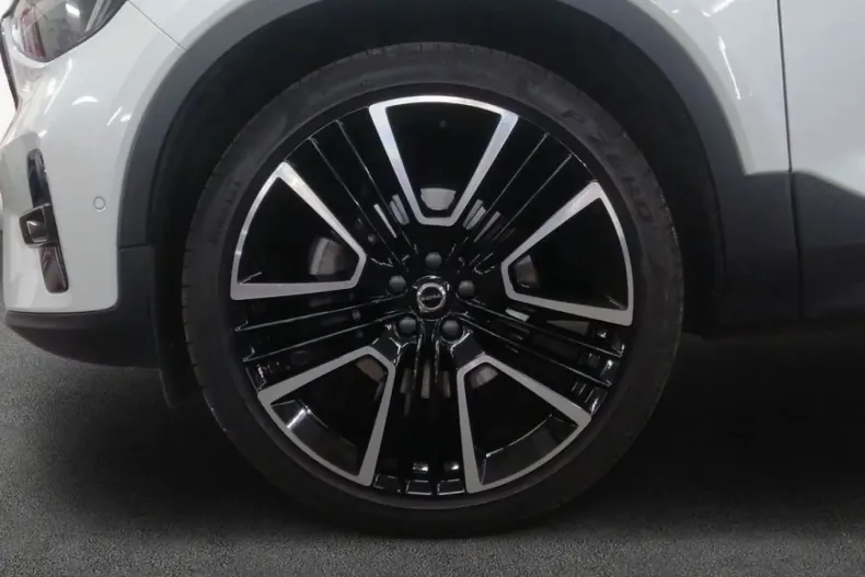 Volvo XC40 din 2023 cu 30.280 km - oferta VOL204910 - foto 7