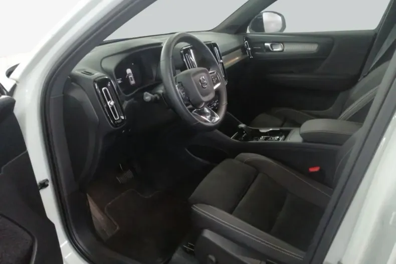 Volvo XC40 din 2023 cu 30.280 km - oferta VOL204910 - foto 9