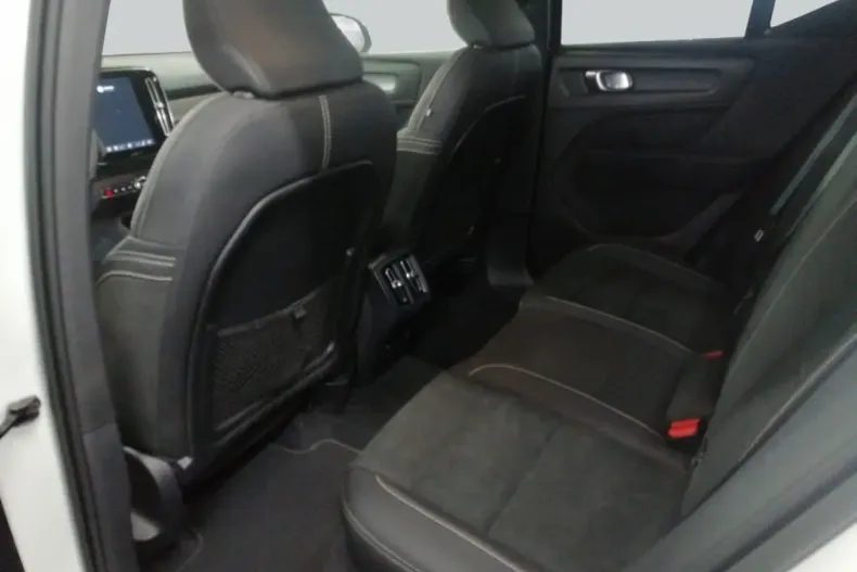 Volvo XC40 din 2023 cu 30.280 km - oferta VOL204910 - foto 10