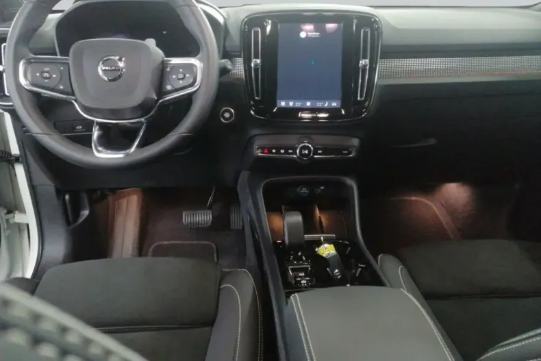 Volvo XC40 din 2023 cu 30.280 km - oferta VOL204910 - foto 11
