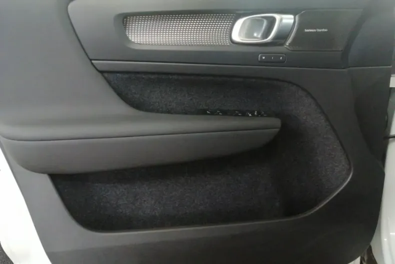 Volvo XC40 din 2023 cu 30.280 km - oferta VOL204910 - foto 15