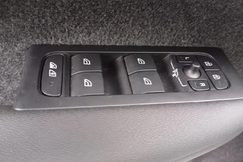 Volvo XC40 din 2022 cu 49.296 km - oferta VOL204912 - foto 11