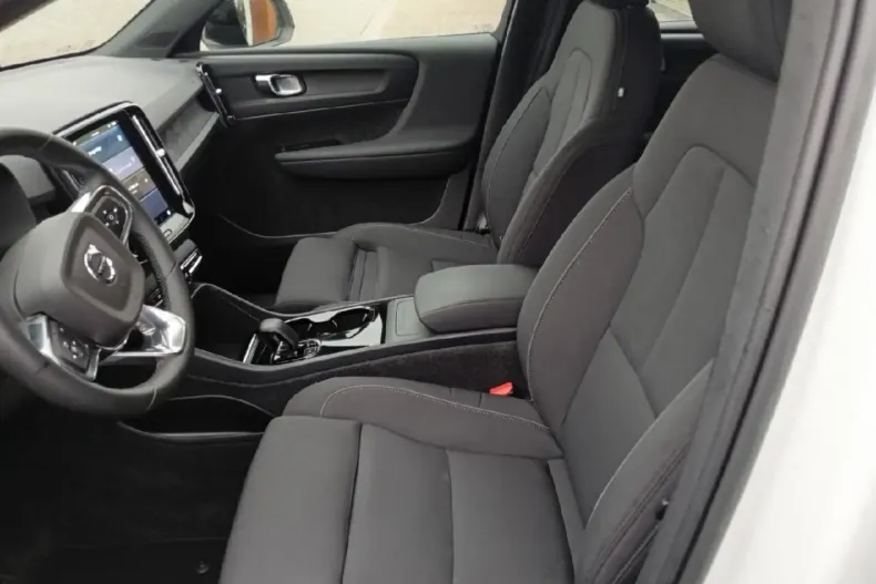 Volvo XC40 din 2022 cu 49.296 km - oferta VOL204912 - foto 16