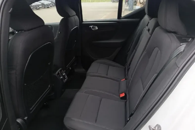 Volvo XC40 din 2022 cu 49.296 km - oferta VOL204912 - foto 17