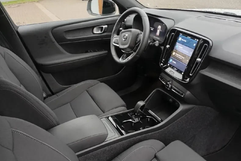 Volvo XC40 din 2022 cu 49.296 km - oferta VOL204912 - foto 19