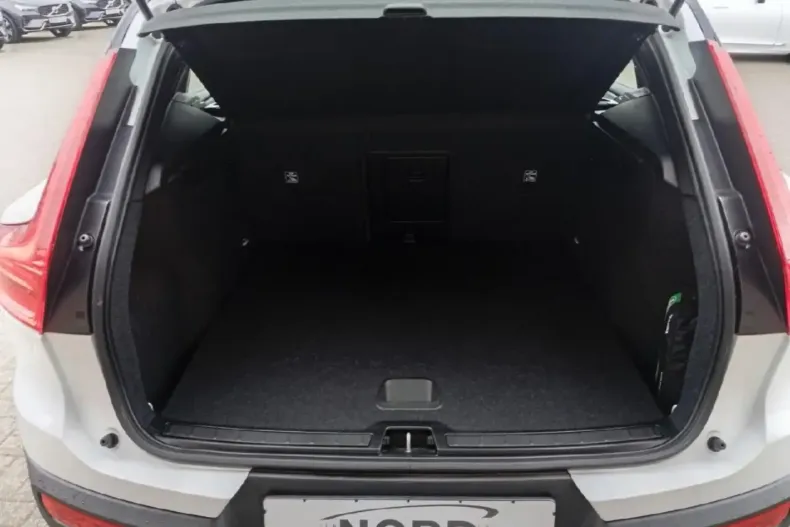 Volvo XC40 din 2022 cu 49.296 km - oferta VOL204912 - foto 21