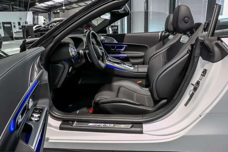 Mercedes-Benz SL 43 AMG (Clasa SL) din 2025 cu 5.685 km - oferta MER204918 - foto 4