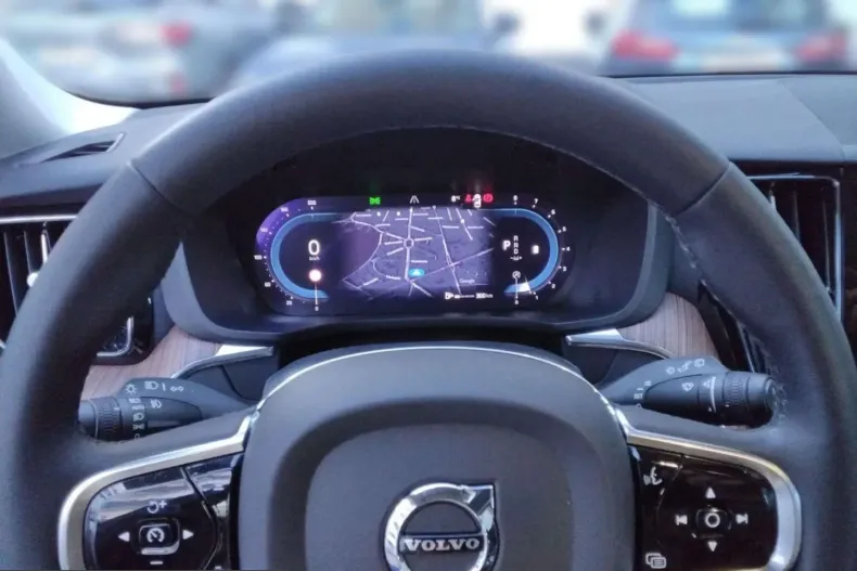 Volvo XC60 din 2024 cu 17.400 km - oferta VOL204919 - foto 8