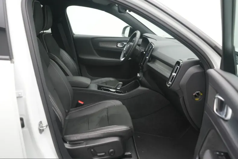 Volvo XC40 din 2021 cu 28.734 km - oferta VOL204925 - foto 11