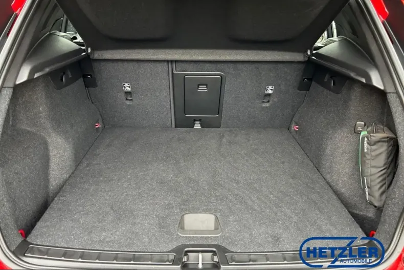 Volvo XC40 din 2022 cu 38.263 km - oferta VOL204927 - foto 11