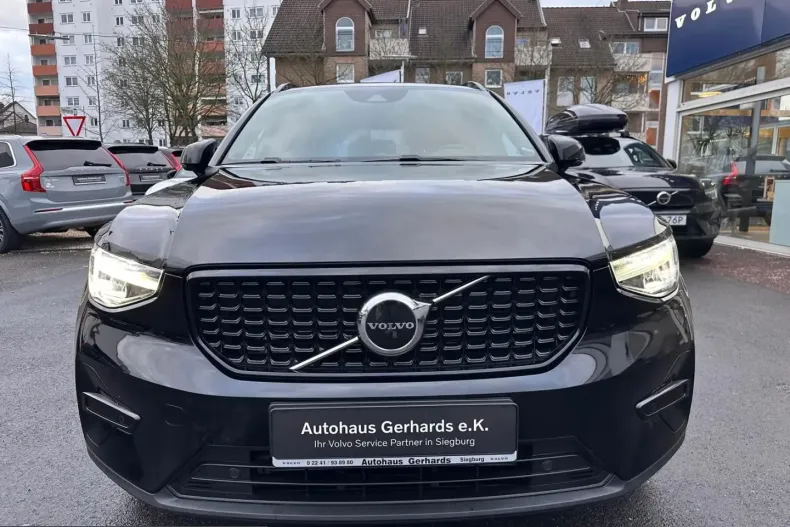 Volvo XC40 din 2022 cu 58.900 km - oferta VOL204928 - foto 2