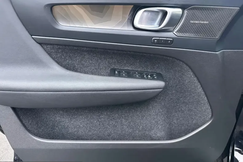 Volvo XC40 din 2022 cu 58.900 km - oferta VOL204928 - foto 12