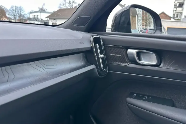 Volvo XC40 din 2022 cu 58.900 km - oferta VOL204928 - foto 21