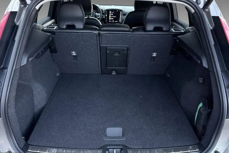 Volvo XC40 din 2022 cu 56.428 km - oferta VOL204930 - foto 10