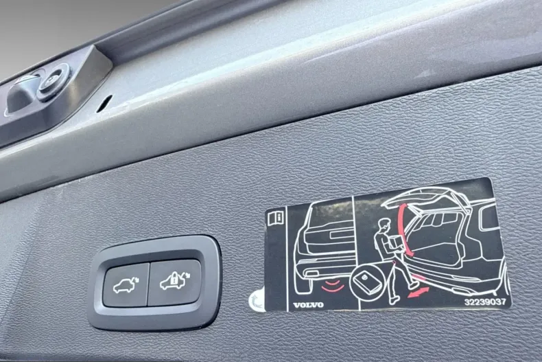 Volvo XC40 din 2022 cu 56.428 km - oferta VOL204930 - foto 11