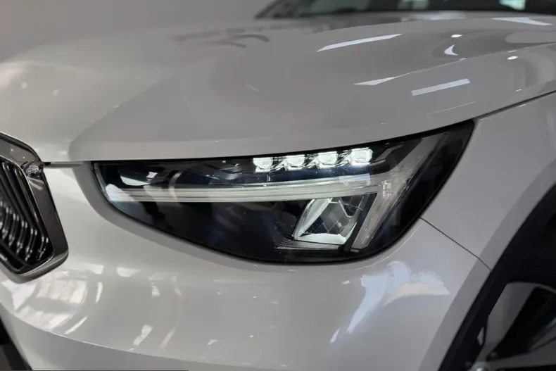 Volvo XC40 din 2022 cu 53.000 km - oferta VOL204931 - foto 3