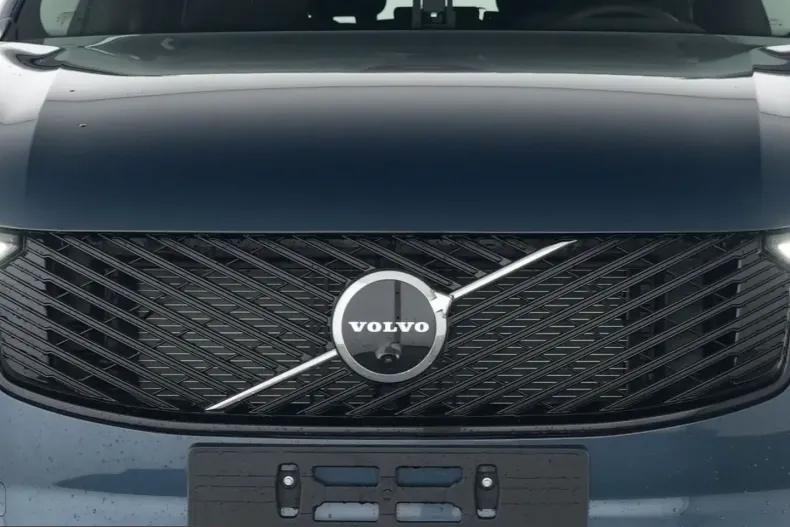 Volvo XC90 din 2025 cu 26.978 km - oferta VOL204936 - foto 4