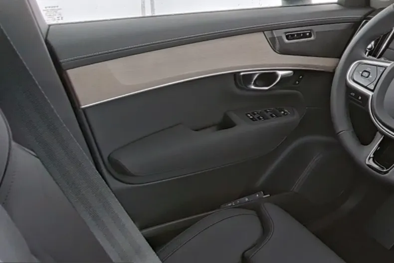 Volvo XC90 din 2025 cu 26.978 km - oferta VOL204936 - foto 12