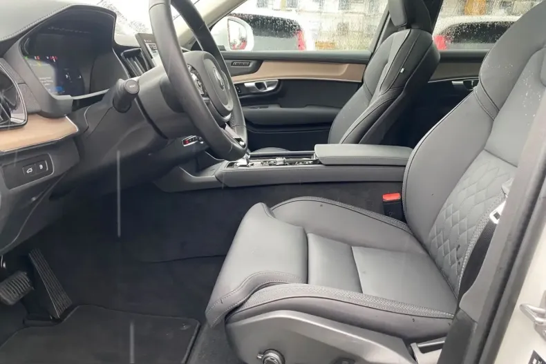 Volvo XC90 din 2025 cu 27.765 km - oferta VOL204944 - foto 8