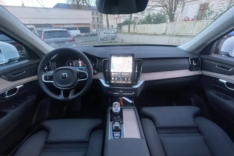 Volvo XC90 din 2025 cu 17.257 km - oferta VOL204946 - foto 12