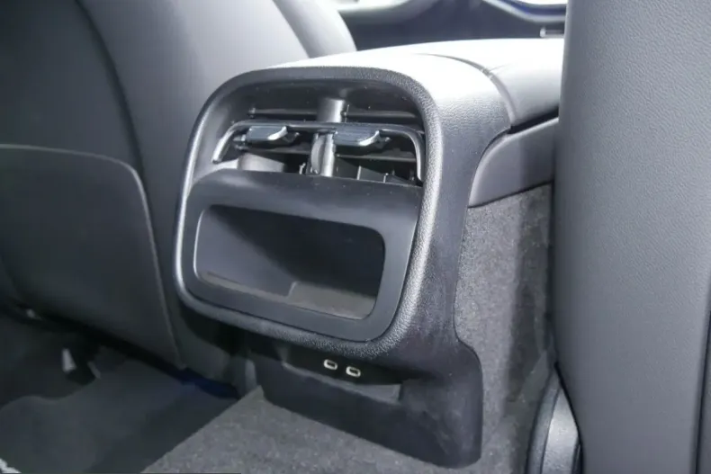 Mercedes-Benz E 200 (Clasa E) din 2024 cu 10.391 km - oferta MER204952 - foto 13