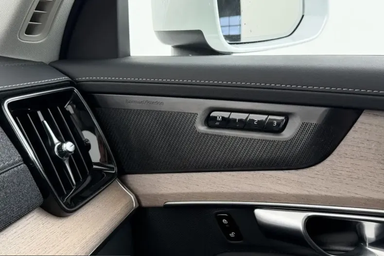 Volvo XC90 din 2025 cu 25.983 km - oferta VOL204959 - foto 37