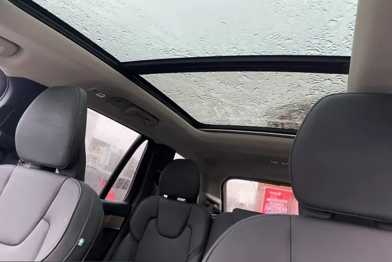 Volvo XC90 din 2025 cu 27.465 km - oferta VOL204961 - foto 14