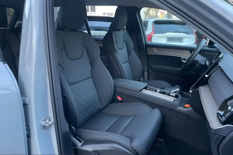 Volvo XC90 din 2025 cu 10.506 km - oferta VOL204963 - foto 13