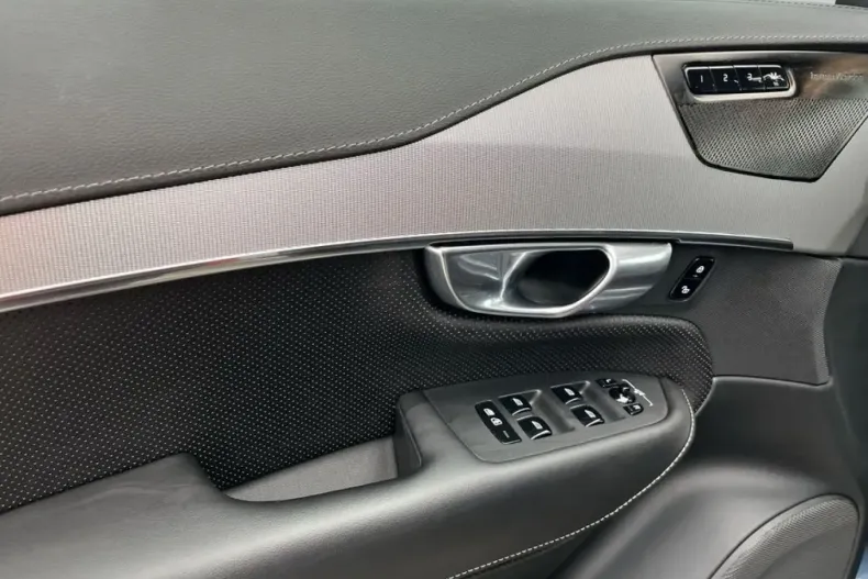 Volvo XC90 din 2023 cu 45.439 km - oferta VOL204978 - foto 19