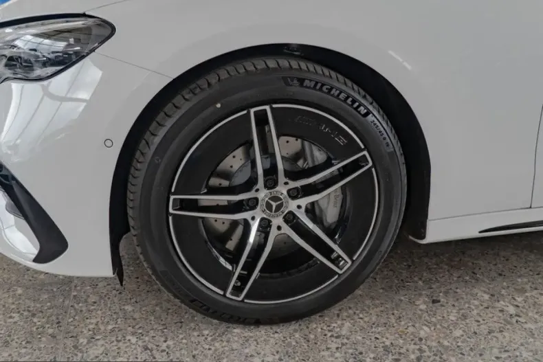 Mercedes-Benz E 200 (Clasa E) din 2025 cu 7.695 km - oferta MER204982 - foto 3