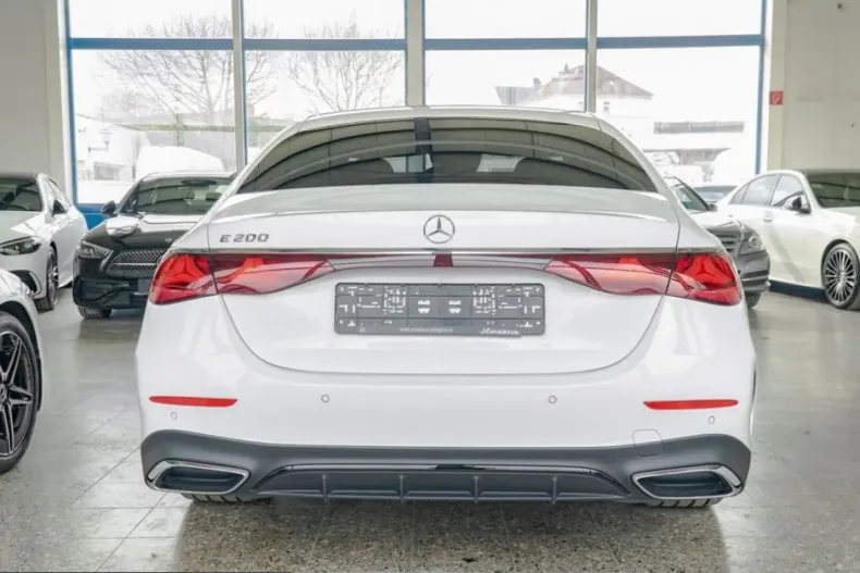 Mercedes-Benz E 200 (Clasa E) din 2025 cu 7.695 km - oferta MER204982 - foto 5