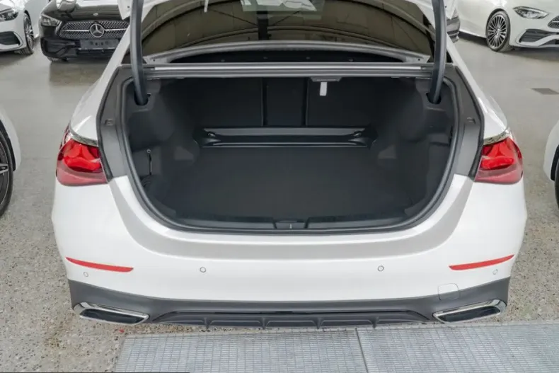 Mercedes-Benz E 200 (Clasa E) din 2025 cu 7.695 km - oferta MER204982 - foto 6