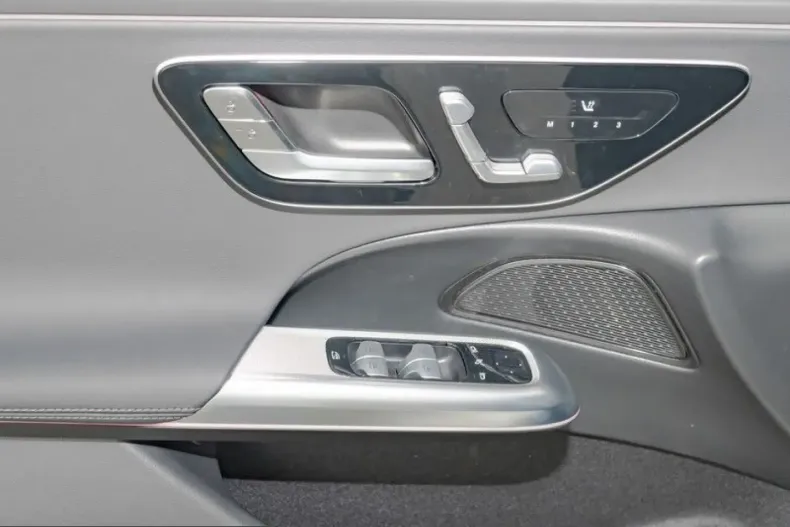 Mercedes-Benz E 200 (Clasa E) din 2025 cu 7.695 km - oferta MER204982 - foto 10