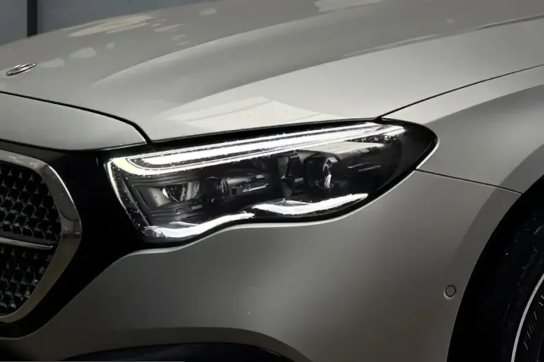 Mercedes-Benz E 300 (Clasa E) din 2023 cu 4.800 km - oferta MER204987 - foto 2