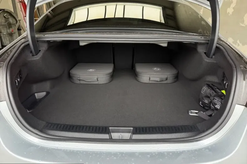 Mercedes-Benz E 300 (Clasa E) din 2023 cu 4.800 km - oferta MER204987 - foto 8