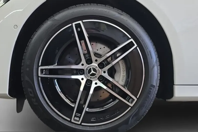 Mercedes-Benz E 300 (Clasa E) din 2024 cu 10.400 km - oferta MER204989 - foto 5