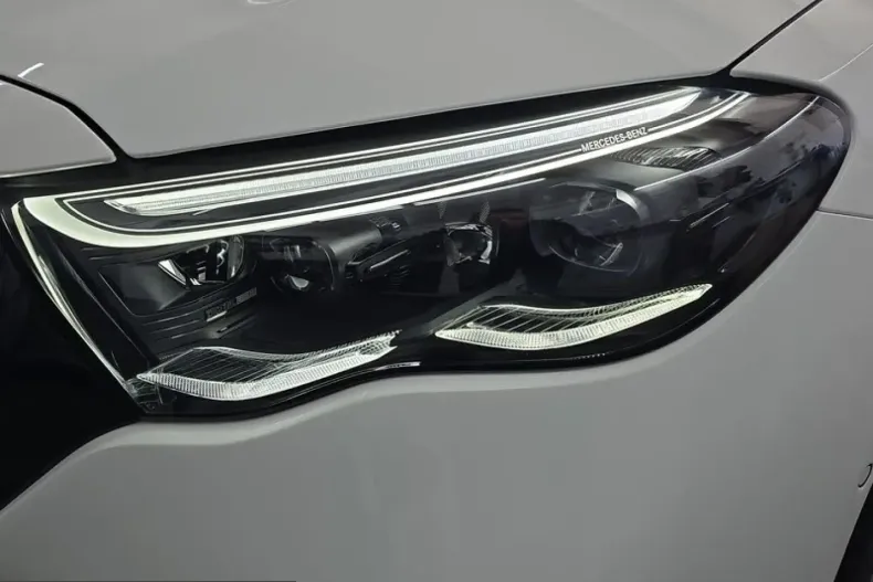 Mercedes-Benz E 300 (Clasa E) din 2024 cu 10.400 km - oferta MER204989 - foto 12